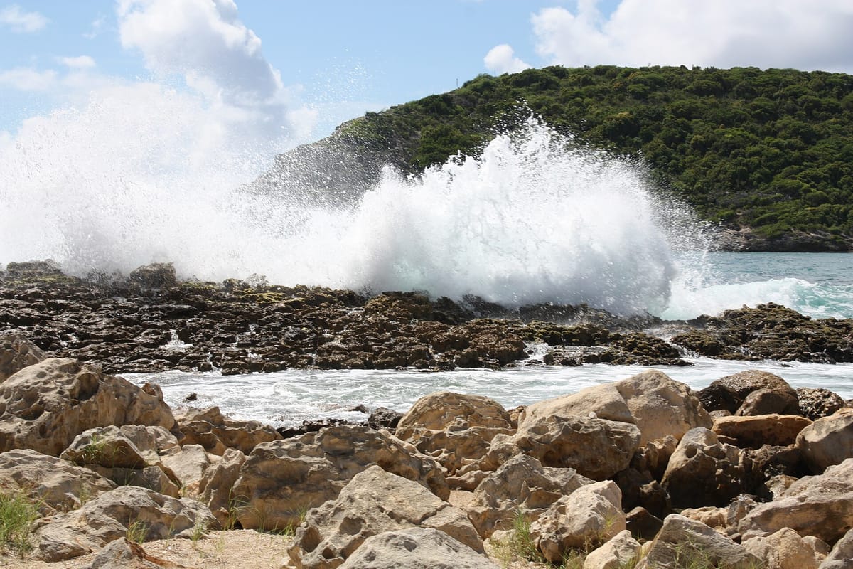 Waves crashing on the rocks at Half Moon Bay